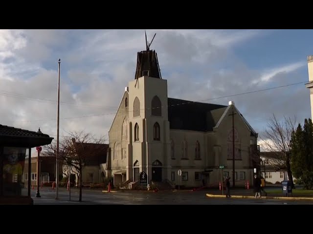 ⁣Lightning strikes, destroys church steeple in US