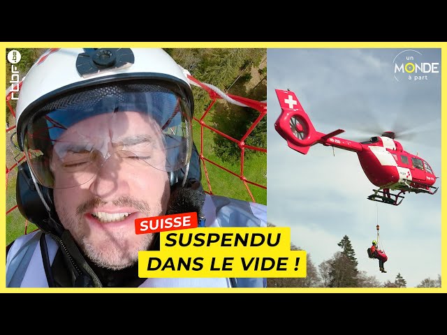 ⁣Suspendu dans le vide à bord d'un hélicoptère en Suisse - Un Monde à part