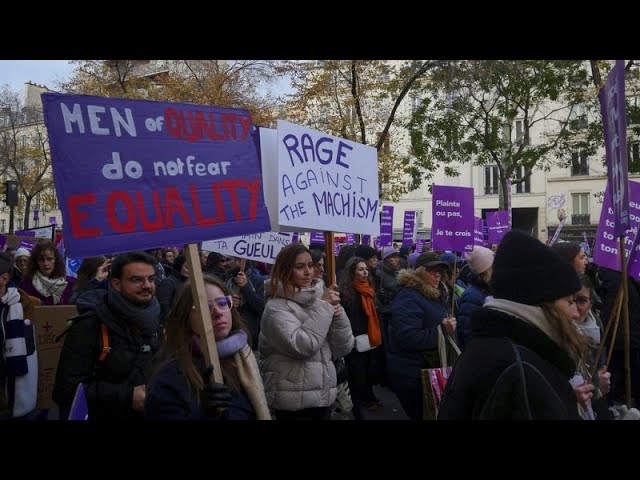 ⁣Des dizaines de milliers de manifestants en France contre la violence à l'égard des femmes