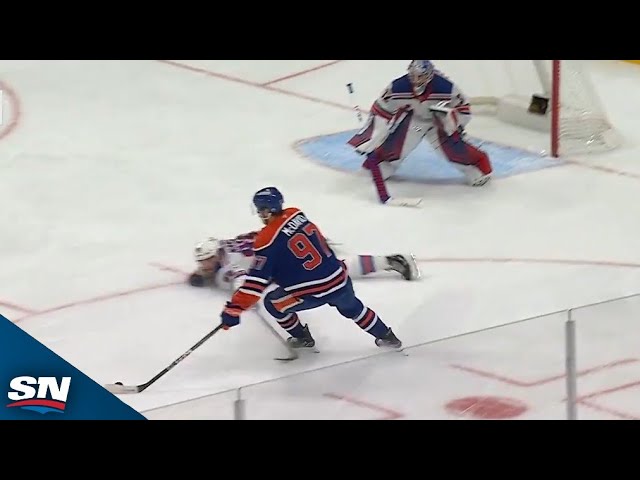 ⁣Connor McDavid Displays Unreal Solo Effort For His Second Goal Of Period