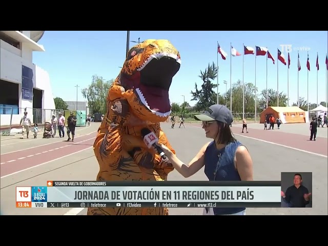 ⁣"Vine a sacar risas": El dinosaurio inflable que sorprendió en el Estadio Nacional