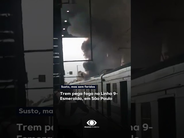 ⁣Trem da Linha-9 Esmeralda pega fogo em São Paulo