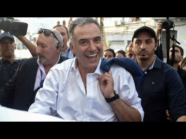 ⁣En Uruguay, le candidat de l'opposition de gauche Yamandu Orsi élu président • FRANCE 24