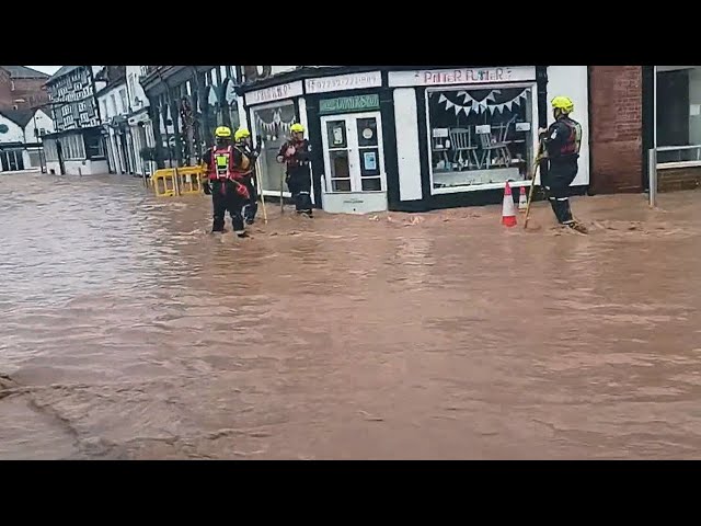 ⁣Dramatic video of 'tidal surge' rushing through English town