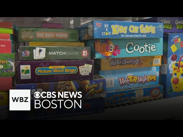 ⁣Non-profit gives toys to children in need during holiday season