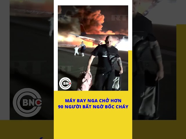 ⁣Máy bay Nga chở hơn 90 người bất ngờ bốc cháy