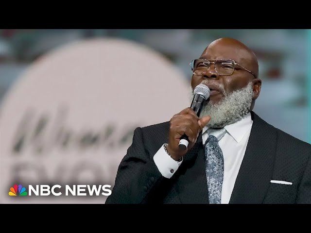 ⁣Bishop T.D. Jakes recovers after medical emergency during Sunday sermon