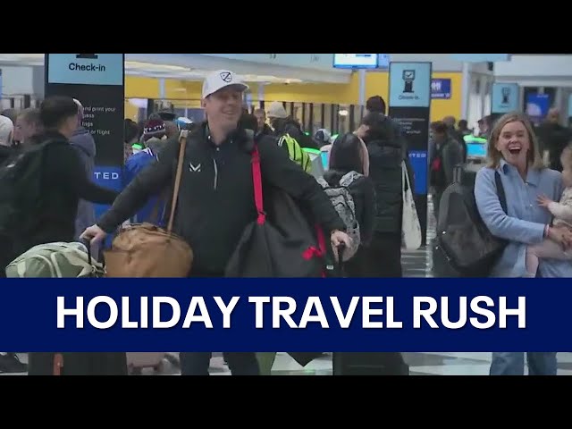 ⁣Travelers pack Chicago airports ahead of Thanksgiving