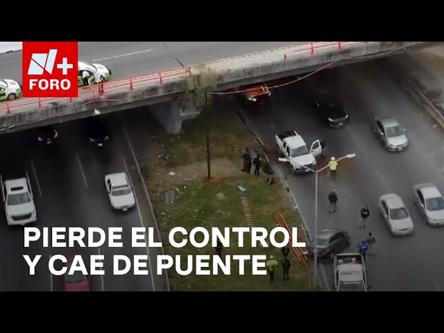 ⁣Auto cae de puente sobre dos vehículos, en Monterrey - Expreso de la Mañana