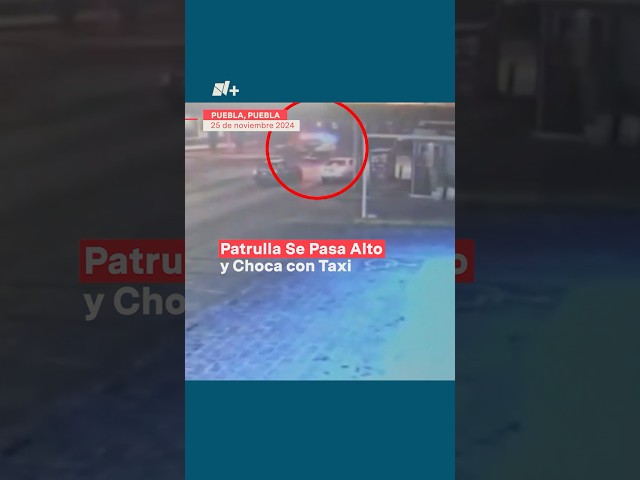 ⁣Patrulla se pasa alto y choca con taxi en Puebla - N+ #shorts