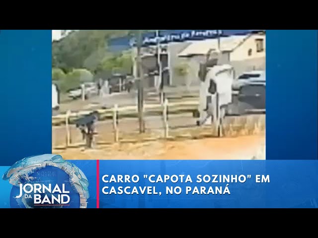 ⁣Carro "capota sozinho" em Cascavel, no Paraná | Jornal da Band