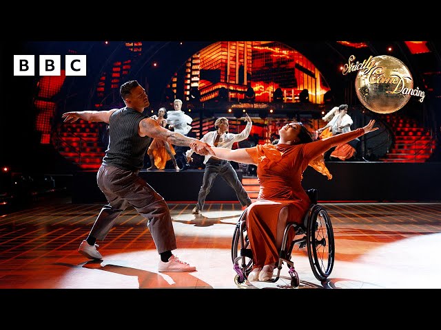 ⁣This STUNNING Pro routine showcases how magical dancing is ❤️ - BBC