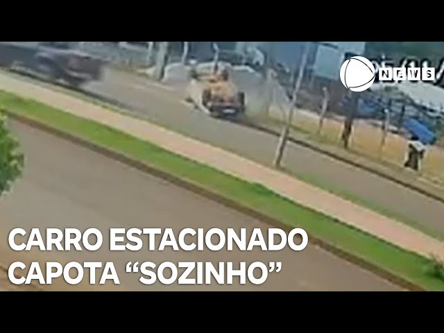 ⁣Carro estacionado capota "sozinho" de forma misteriosa