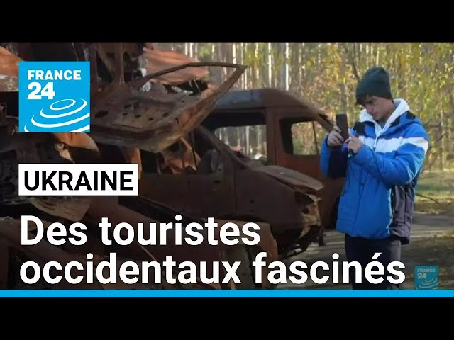 ⁣En Ukraine, des touristes occidentaux fascinés par la guerre • FRANCE 24