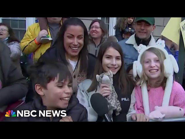 ⁣Kids share excitement as balloons are inflated for Macy's Thanksgiving Day Parade