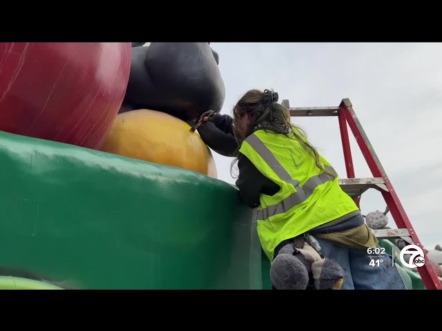 ⁣Last-minute preparations underway for America's Thanksgiving Parade