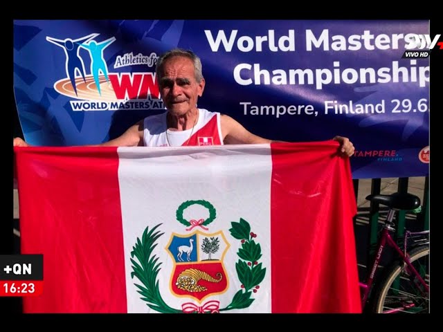 ⁣Atleta peruano de 83 años corre con las cenizas de su esposa en carrera internacional