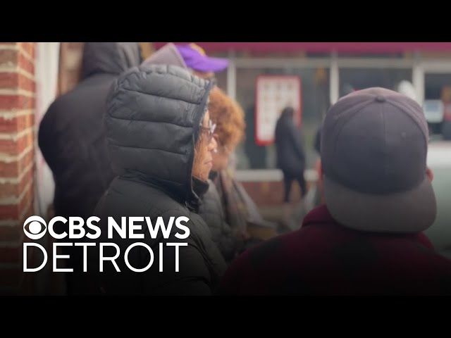 ⁣Metro Detroit families make final stops before Thanksgiving dinners