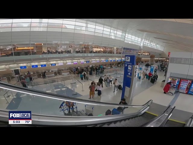 ⁣Lawmakers looking at ‘junk’ airline fees after busy Thanksgiving travel week