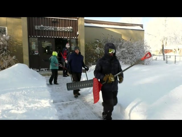 ⁣"They are angels": Saskatoon students helping their neighbours one shovel at a time