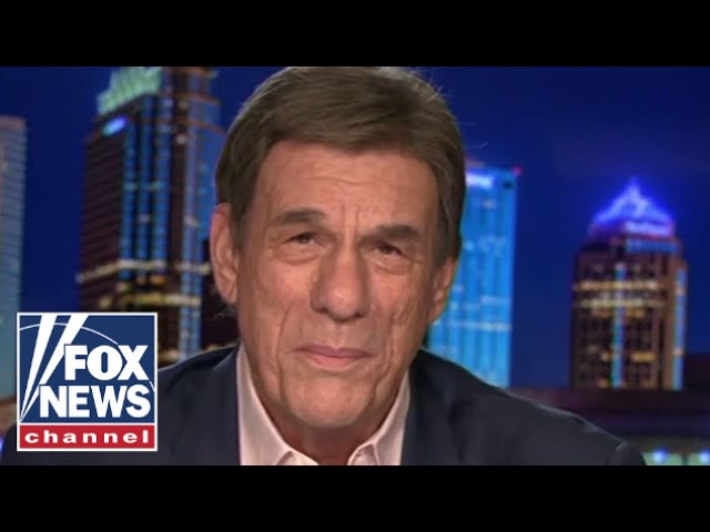 ⁣Robert Davi describes the 'disconnect' between the American voter and elites