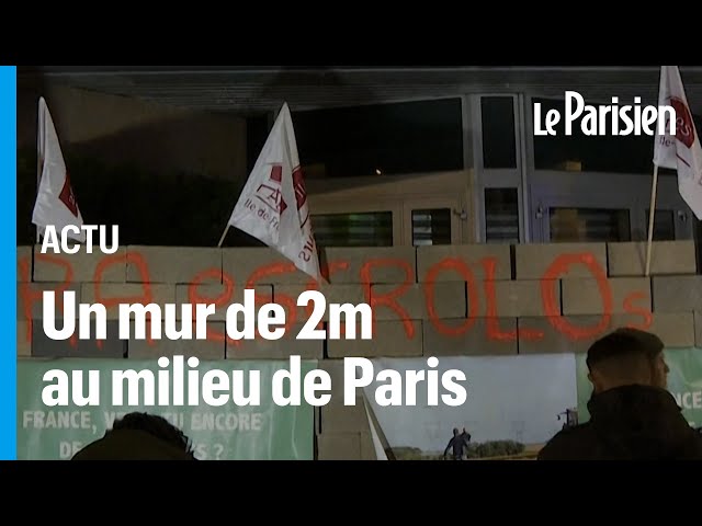 ⁣« Y en a ras le bol ! » : les agriculteurs érigent un mur devant l’institut Inrae à Paris