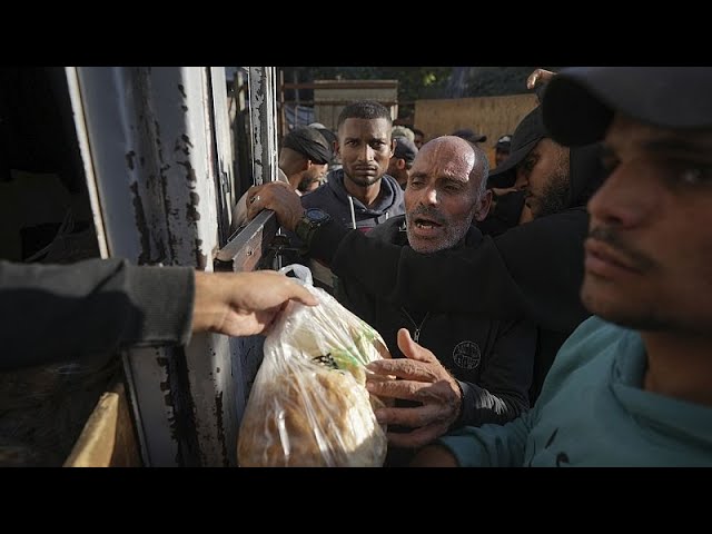 ⁣No Comment : longues files d'attente devant les boulangeries de la bande de Gaza