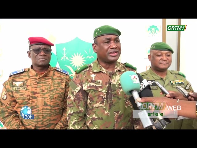 ⁣FAMa | Le Général Abdourahamane Tiani a reçu en au audience les chefs militaires des pays de l'