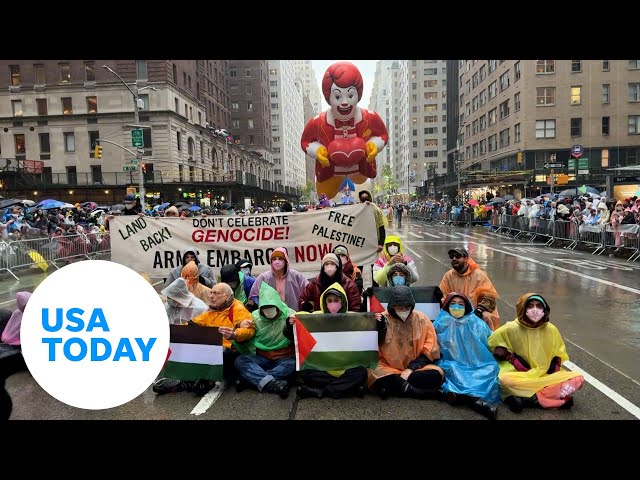 ⁣Officials arrest protesters amid Macy's Thanksgiving Day parade | USA TODAY