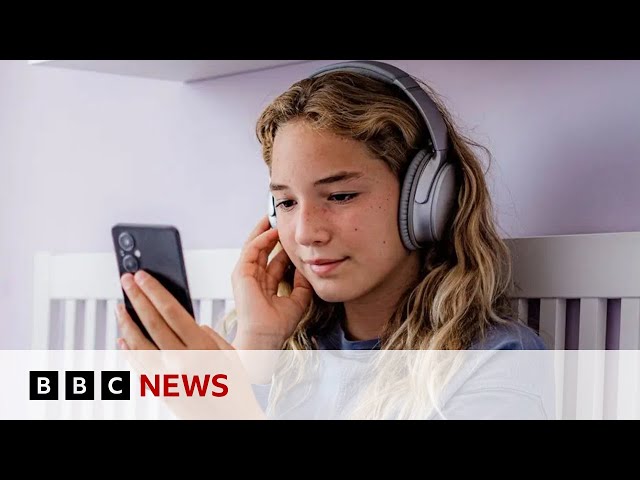 ⁣Australian Senate approves social media ban on under-16s | BBC News