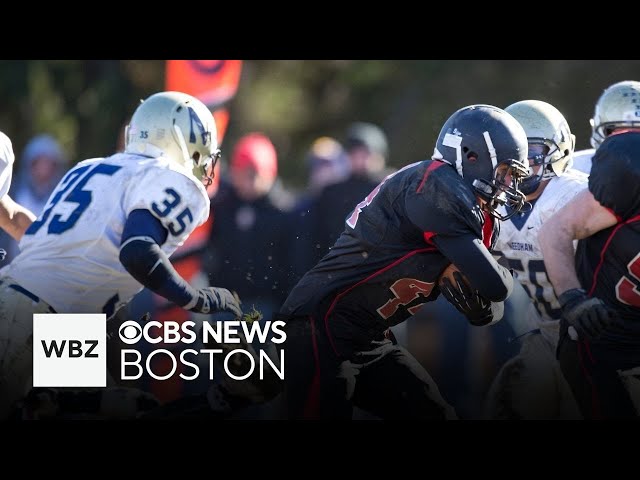 ⁣Massachusetts high school football rivals face off on Thanksgiving