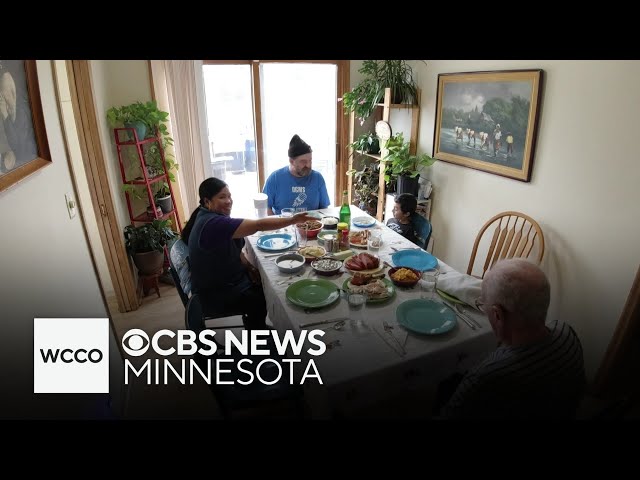 ⁣A Bloomington man invites those who may be alone to celebrate Thanksgiving with his family