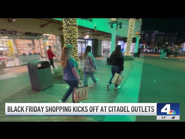 ⁣Shoppers gathering at Citadel Outlets ahead of Black Friday