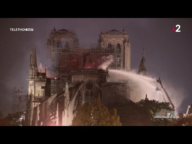 ⁣Le jour où la cathédrale Notre-Dame de Paris s'est embrasée