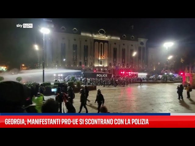 ⁣Georgia, manifestanti pro-UE si scontrano con la polizia