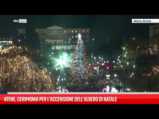 ⁣Atene, cerimonia per l’accensione dell’albero di Natale