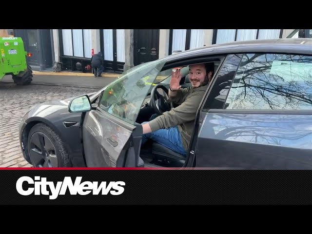 ⁣Cars in Old Montreal were trapped for nearly 2 months after Oct. fire