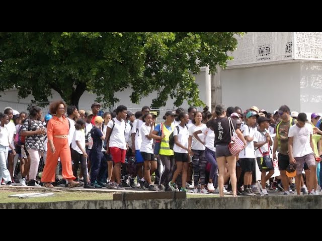 ⁣Grande marche solidaire de l’Externat Saint-Joseph de Cluny pour le Téléthon.