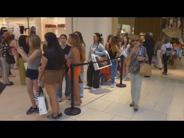 ⁣Black Friday shoppers hit stores across South Florida | Quickcast