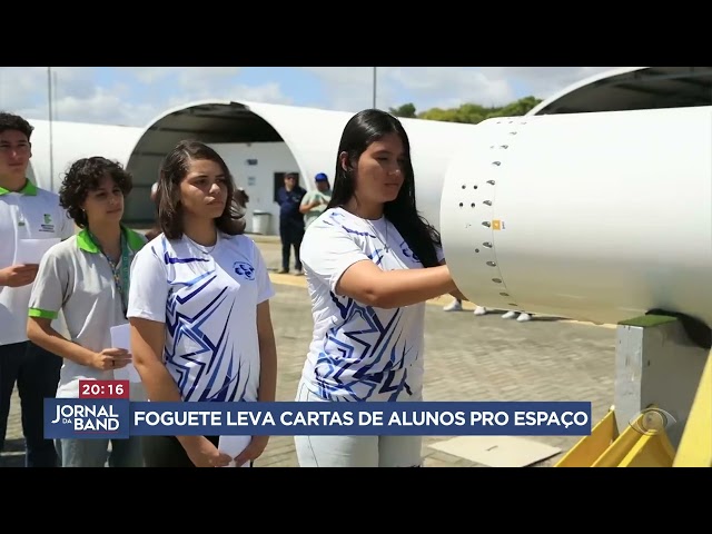 ⁣Foguete leva cartas de alunos para o espaço