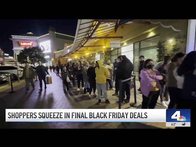 ⁣Shoppers squeeze in final Black Friday deals at Citadel Outlets