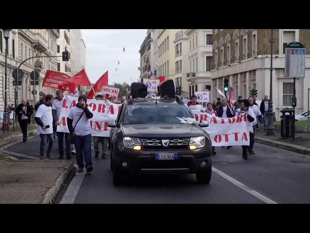 ⁣Hundreds of thousands of Italian workers strike against government budget