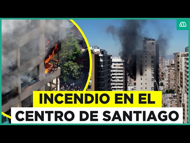 ⁣Incendio en edificio del centro de Santiago: Bomberos trabaja en el piso 21 envuelto en llamas