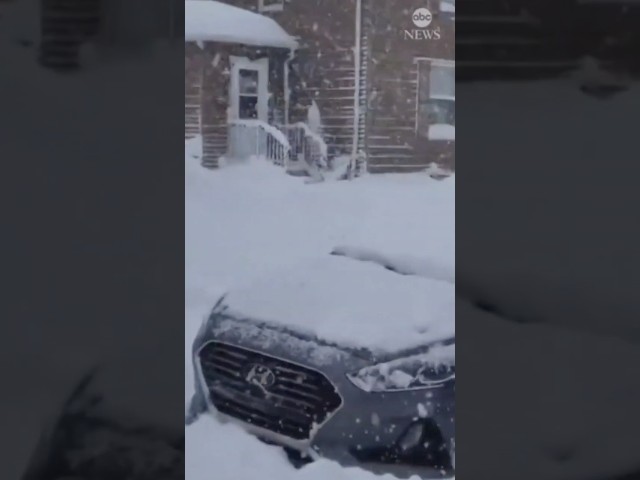 ⁣Major snowfall as travelers head home