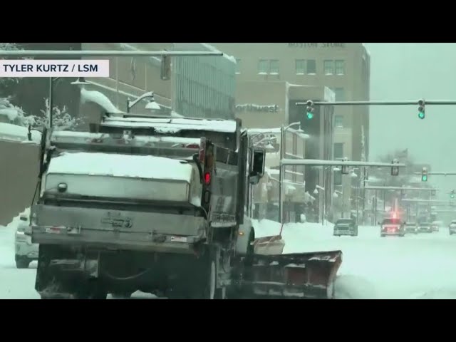 ⁣A snow storm blasts the northeast US as travelers return home from the Thanksgiving holiday