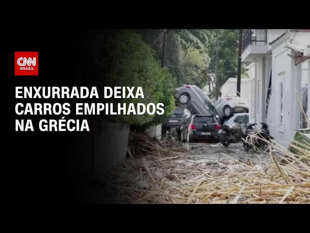 ⁣Enxurrada deixa carros empilhados na Grécia | CNN PRIME TIME