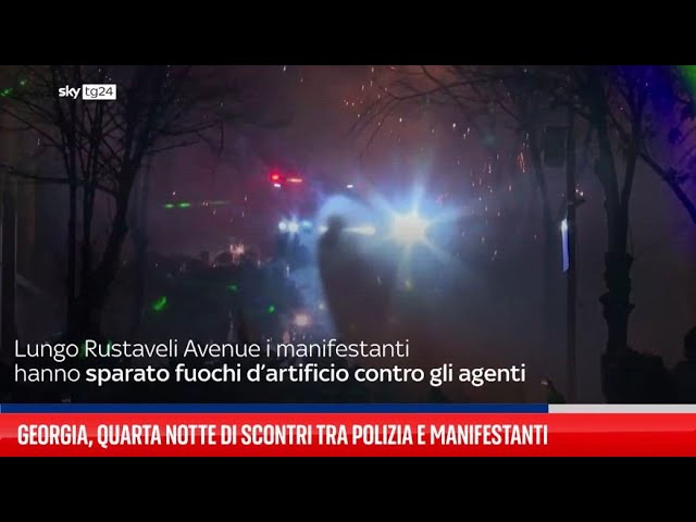 ⁣Georgia, quarta notte di scontri tra polizia e manifestanti