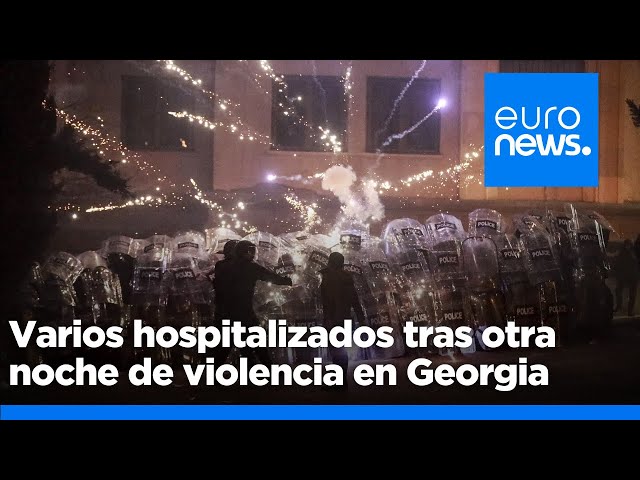 ⁣Decenas de heridos en la cuarta noche de violencia en Georgia tras suspenderse la adhesión a la UE