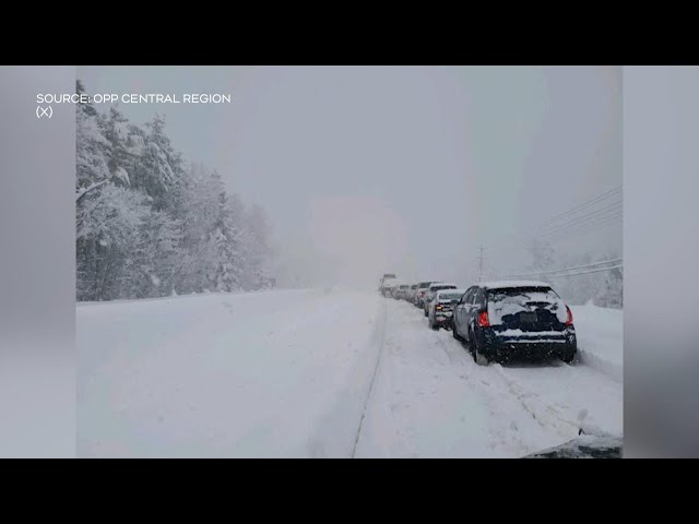 ⁣Ontario communties slammed by snow over the weekend | Digging out after snowfall