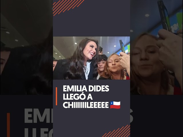 ⁣Como rockstar: El acalorado recibimiento de los fans de Emilia Dides en su llegada a Chile